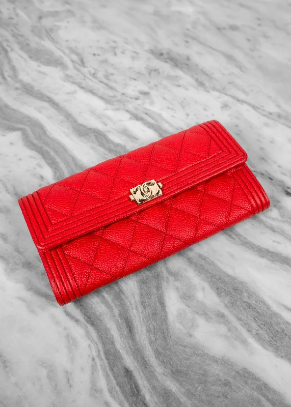 Chic And Clearance-Priced Tote Bags Chanel Caviar Quilted Boy Flap Wallet Red