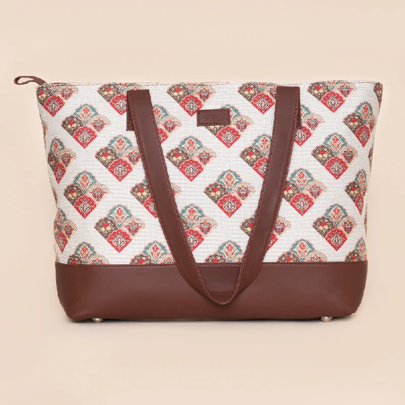 Stylish And Affordable Bags For Every Occasion Seashell Motif White Shoulder Tote Bag