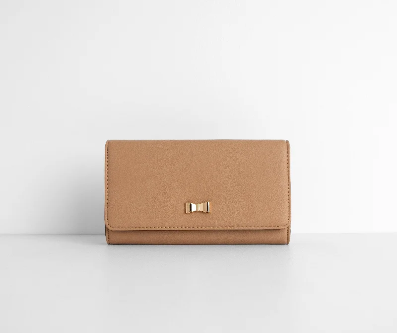 Elegant And On-Sale Evening Bags Take A Bow Clutch