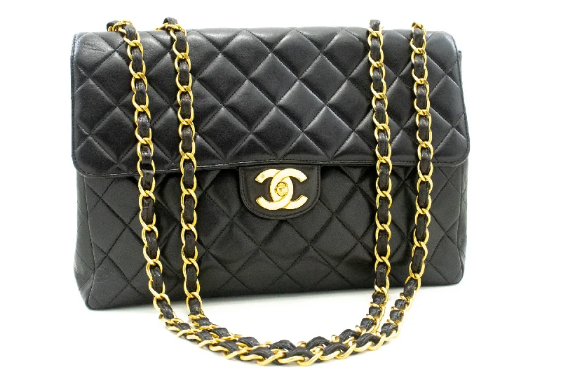 Senior Travelers Chanel Flap Bag  Leather Shoulder Bag (Pre-Owned)