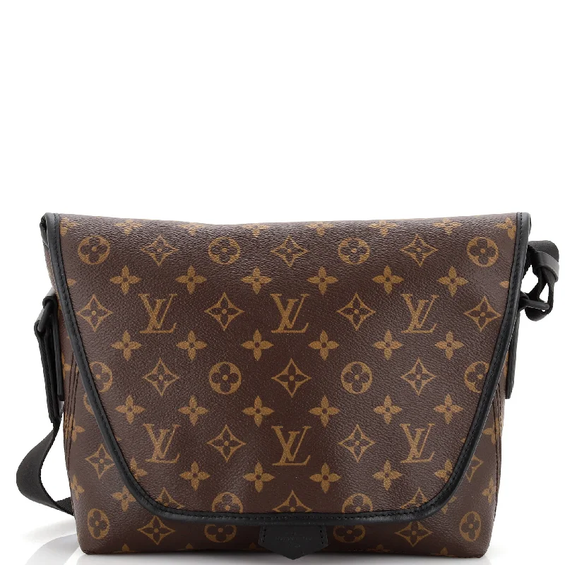 Affordable Bags For Budget Shoppers Magnetic Messenger Bag Macassar Monogram Canvas Affordable Bags For Budget Shoppers Magnetic Messenger Bag Macassar Monogram Canvas